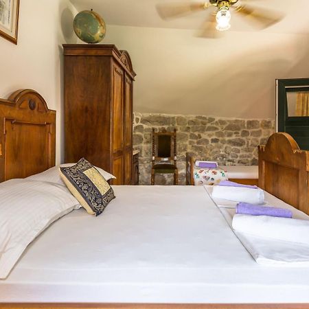 Mini Stone House Villa Omis Bagian luar foto