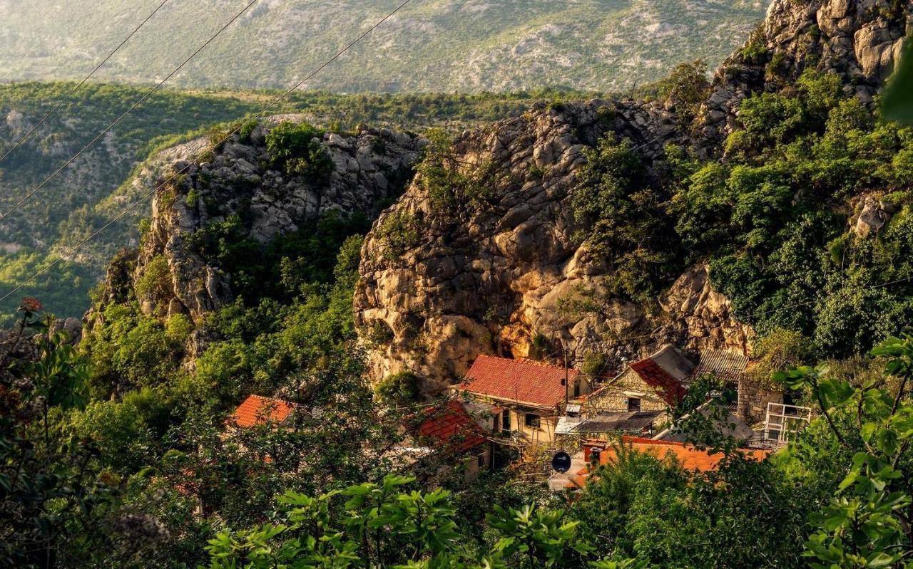 Mini Stone House Villa Omis Bagian luar foto