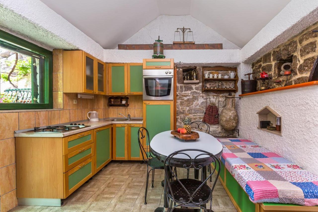 Mini Stone House Villa Omis Bagian luar foto