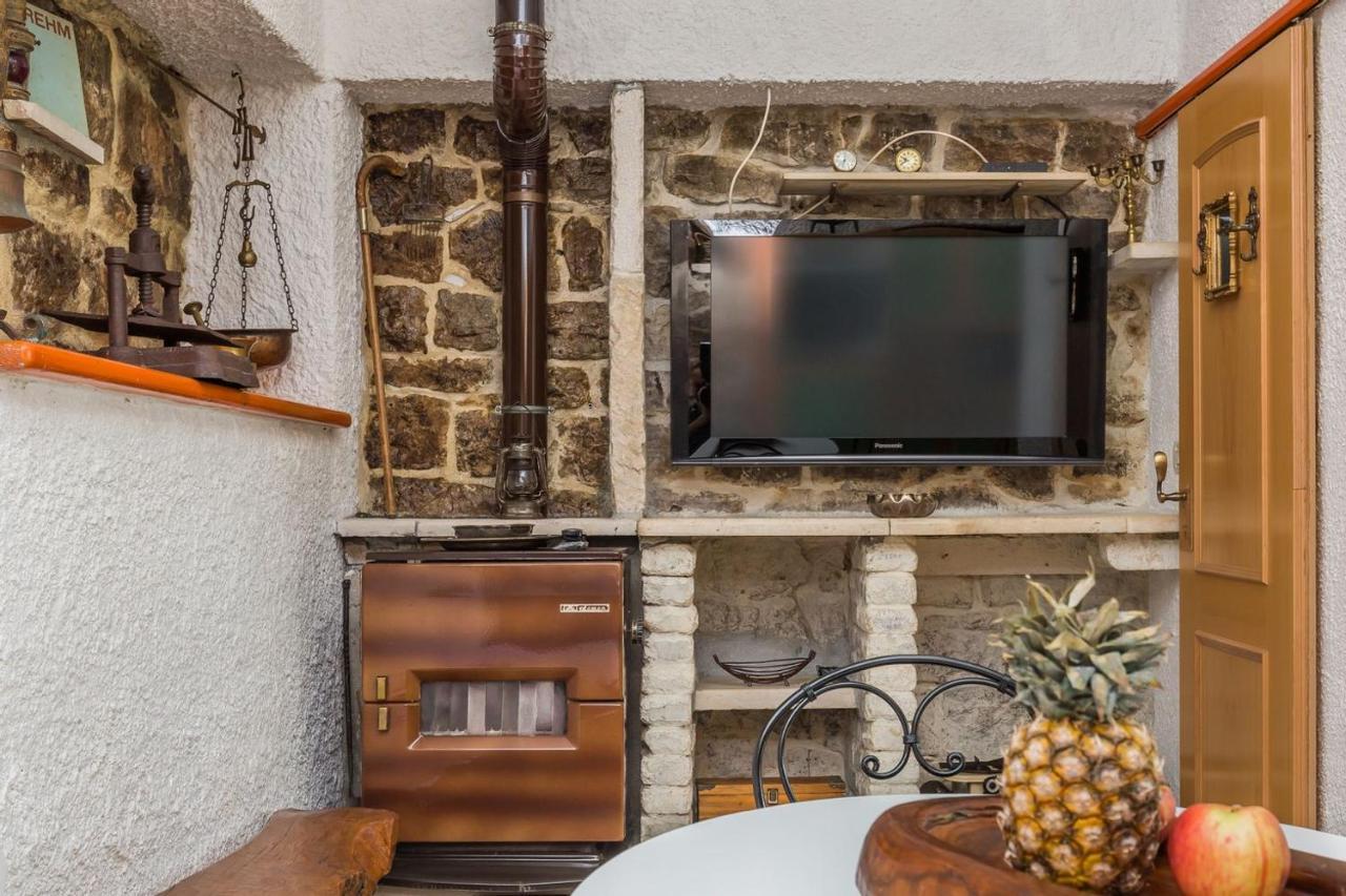Mini Stone House Villa Omis Bagian luar foto
