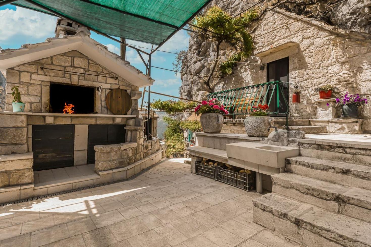 Mini Stone House Villa Omis Bagian luar foto